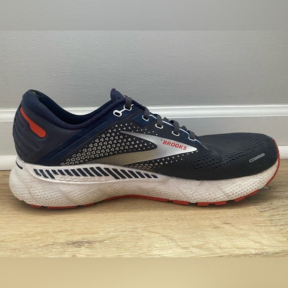 Brooks Adrenaline GTS 22 Sneakers - Picture 8 of 12